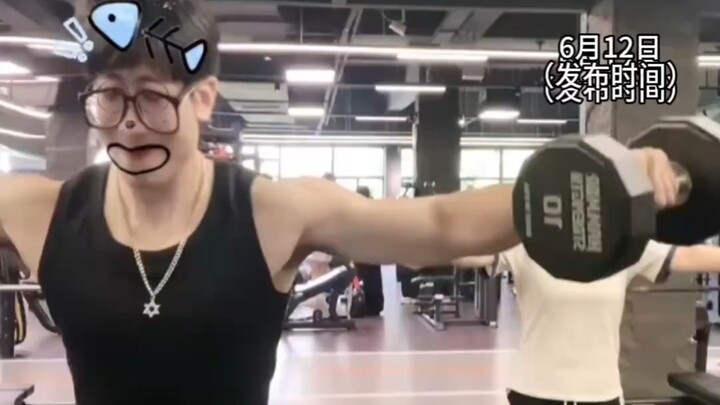 Gym antics! A newbie girl shadowed the guy behind her, and when he noticed, he quickly switched exer