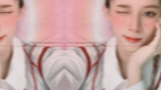 Em bé bồng bông hai má hồng hồng
