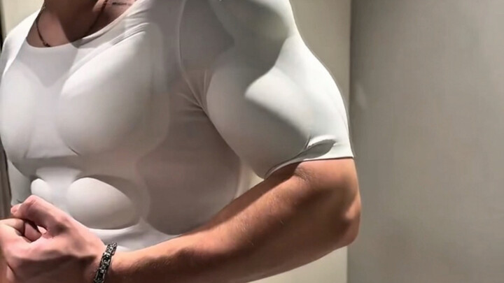 Kawan, jangan beli baju seperti ini, lebih baik ikut saya berolahraga.