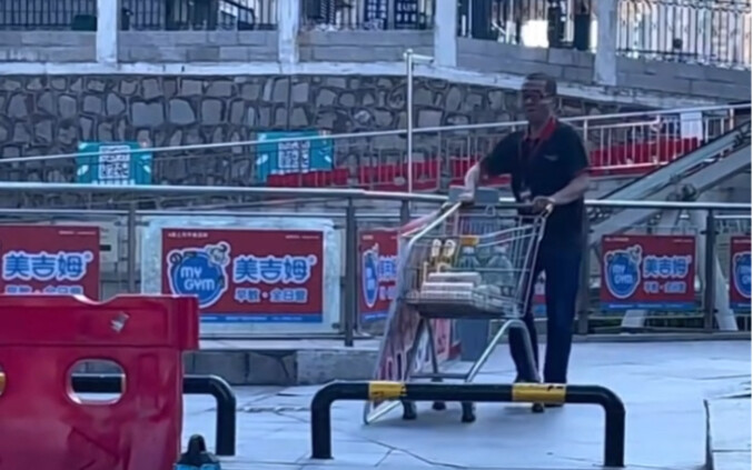 Kakek benar-benar pintar, aku jadi belajar sesuatu!