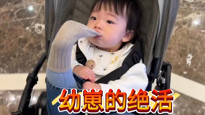 Mời mọi người xem một tuyệt kỹ —— dùng chân ăn cơm!