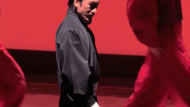 Dance Drama “The Great Dye Works”: Yang Siyu as Fujii Performs a Costume-Change Curtain Call