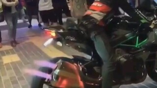 Orang bodoh punya banyak uang, tidak ada yang bisa dilakukan