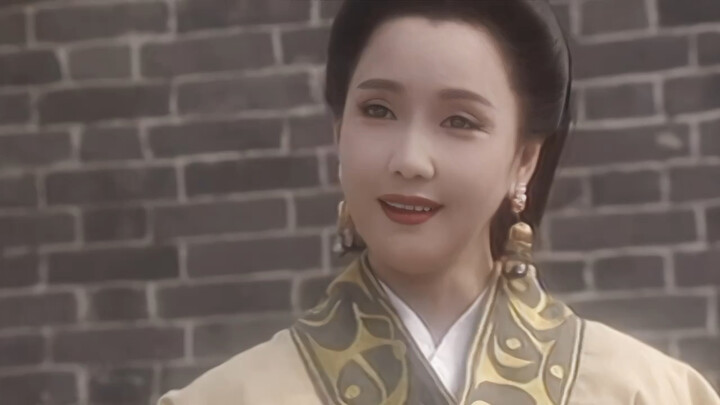 选角太妙了，王后是人类之美，褒姒是鬼神之美，褒姒不笑的时候，眼神里仿佛也带着嘲笑……