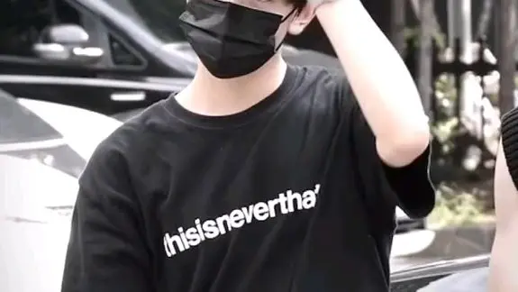 HEESEUNG WEARING A FACE MASK. 😷😷😷