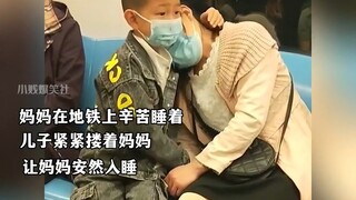 Check out the touching moments when children bravely protect their mothers