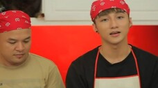 [Bếp Chiến] Gil Lê và Sơn Tùng làm bánh tráng trộn (Phần 3)