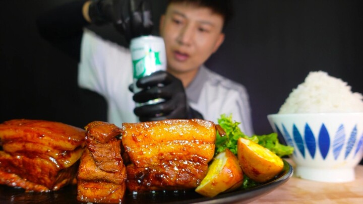 Spent 20 yuan to make two jin of braised pork—huge chunks that taste so delicious! No wonder I’m a b