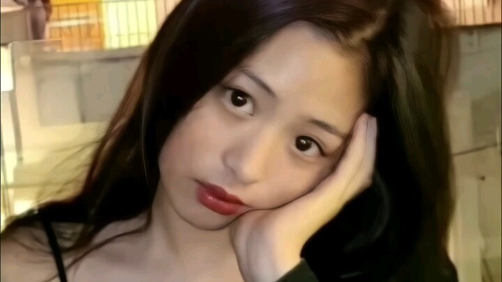 "الآيدول الذي تفوح منه بريق النجومية حتى قبل أن يُطلق مسيرته الفنية"