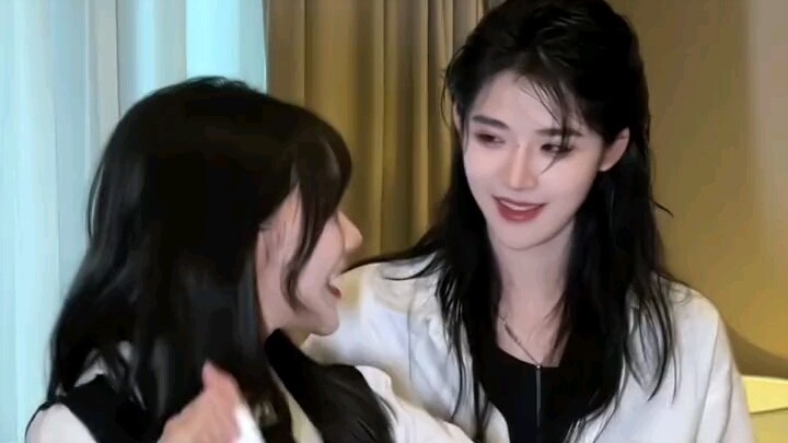 【Su Shanshan × San Yi】Tak bisa lepas dari tatapan matanya | duet dy tarian beat lagu keren Rusia