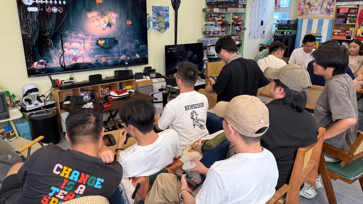 ซีรีส์ “The Song of Silk” ดังเปรี้ยงในร้าน! แต่เจ้าของกลับถูกฝูงนกเล่นงานจนใจแตก ทำไมมันยากขนาดนี้ แ