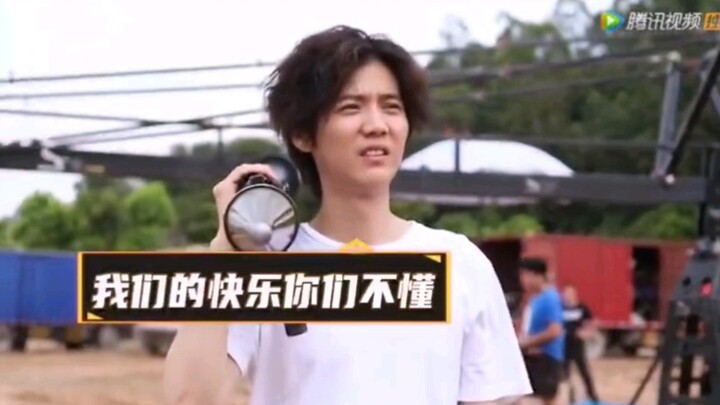 【Lu Han’s CrossFire Behind-the-Scenes】The Human Jukebox—Feng Up for You, Trying to Reason with a Kid