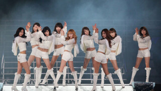 Girls' Generation's domino choreography—when it comes to the advantages of large groups, it's truly 