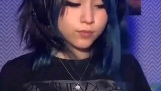 Suara bersin ini agak aneh