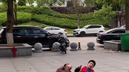 Two little boys saw the duck shit lemon tea and sat on the ground laughing for five minutes. Netizen