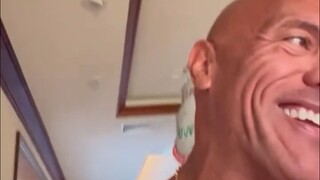 هؤلاء الجان يقتلونني!! 🧝🏼‍♀️🧝🏽😡 وقد أفسدوا أصابع قدمي أثناء نومي - تاركين لي هذه "المفاجأة" غير المض