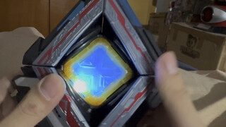 Ultraman Cube, món đồ chơi nhàm chán nhất