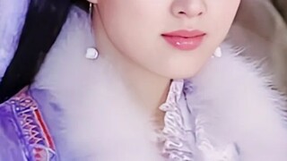 卧槽、、谁能想到她头上顶的居然是姨妈巾~~~