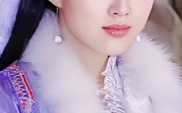 Who would have thought that she was wearing a sanitary napkin on her head~~~