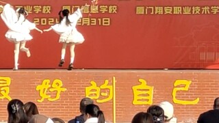 New Year's Eve Party｜Cute high school student cakes are on stage