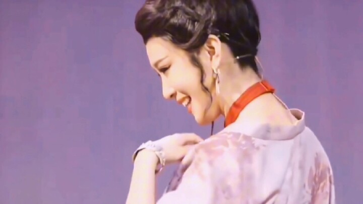 Li Xiangxiang is so beautiful that any woman will be attracted to her!