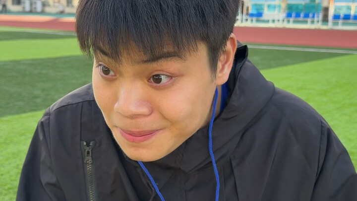 Khi bạn nhờ người khác thay thế trong buổi kiểm tra thể chất