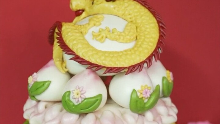 هل يمكنكم مساعدتي في التفكير في اسم مناسب لهذا العمل؟