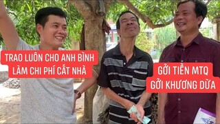 Khương Dừa được các chú từ thiện Miền Tây lên Bình Dương hỗ trợ cất nhà cho anh Bình.