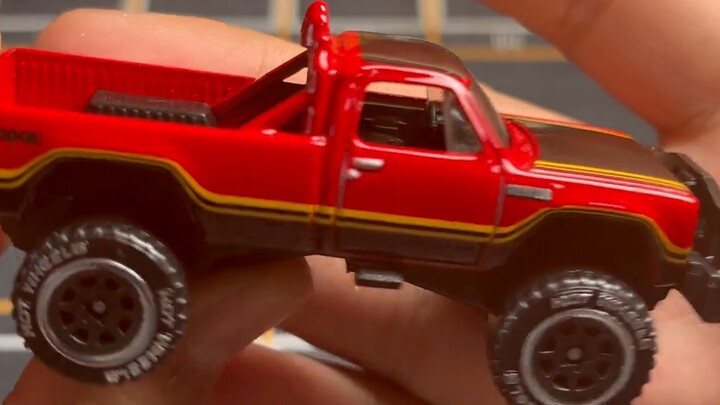 Highly recommended! ! Hot Wheels Premium Puka-Off-road Set with Full Iron Bottom! !