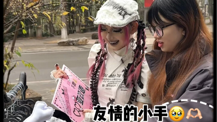 What is it like to challenge the transformation of setting up a stall at Sichuan Fine Arts Institute