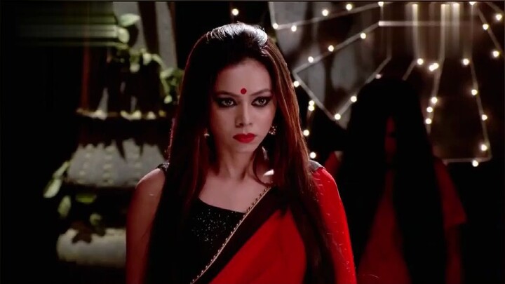 A beautiful woman is controlled by the villain|<Sasural Simar Ka>