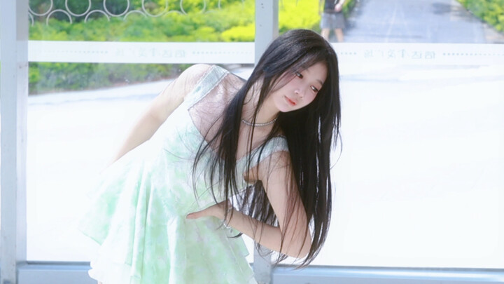 Air soda manis rasa mint | NMIXX [Heavy Serenade] posisi Oh Hae-won