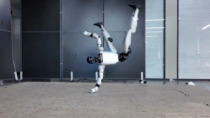 Kaget banget! Lagi-lagi lihat robot Ushiku nge-dance hip-hop!