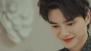 Masa cinta itu manis sekali! Berpegangan tangan dan berciuman secara diam-diam di dalam lift, memban