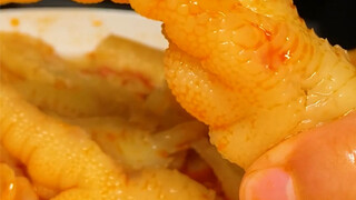 #مخالب الدجاج بدون عظام ليست المشكلة أنك لا تنسجم مع الجماعة، بل ببساطة لا وجود لك بين من ينسجمون~~~