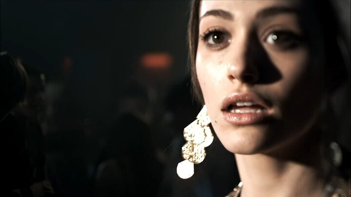 Shaking gold earrings, shaking my heart