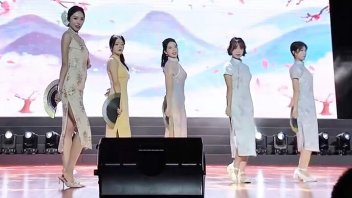 Wing Chun: Tujuh Bunga Emas Universitas Zhejiang Membawa Pesona Gaya Tiongkok