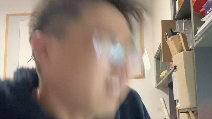 Kalau tahun depan bisnisnya belum bangkrut, aku masih mau jadi juru bicara gratis untukmu…