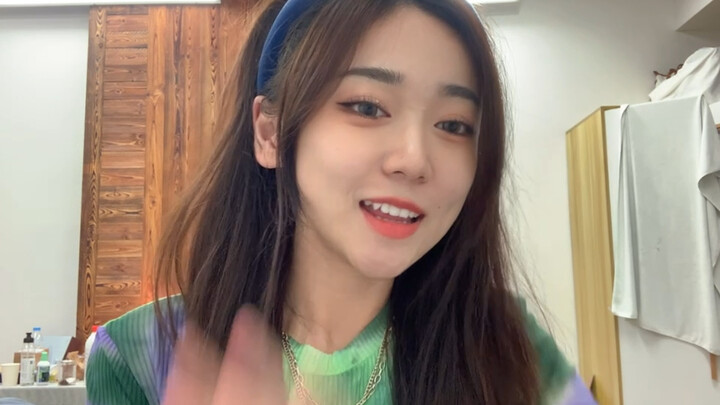 ฉันปล่อยเพลงใหม่อีกแล้วนะ ครั้งนี้เป็นเรื่องราวของฝุ่นละอองเล็กๆ ดวงหนึ่งในจักรวาล / ฉันเหมือนธุลีเม