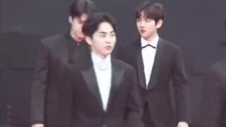 When Chan-yeol leads the team, it's like a couple of goofballs just strolling around; but when Woo-s