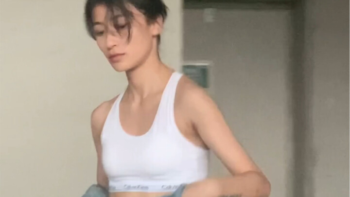 Tukang Atap Mulai Bekerja