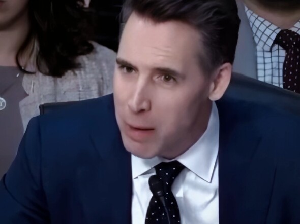 美国老板年薪3000w、工人几乎八年没涨薪，波音CEO国会咨询被拷打