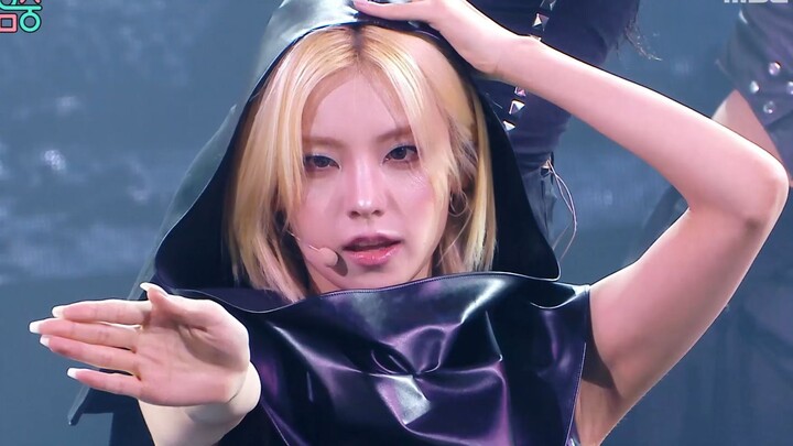 ITZY's latest comeback track TUNNEL VISION performance stage