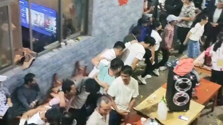 Nanti pas aku menikah lagi, aku juga mau meriah kayak gini!