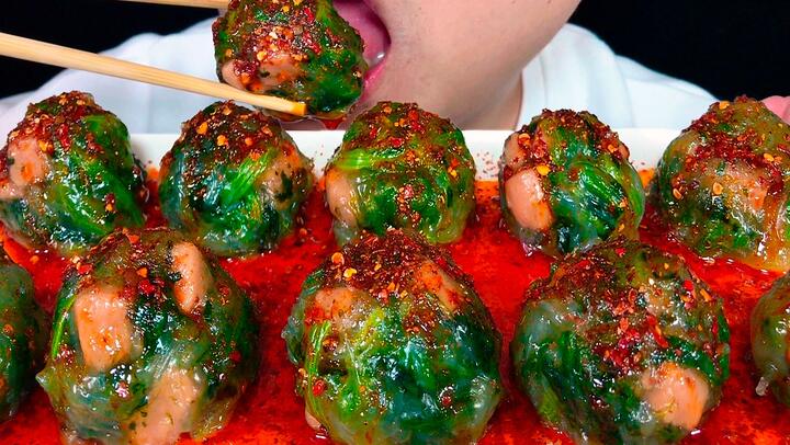 Eat spicy spinach balls and listen to a different chewing sound!