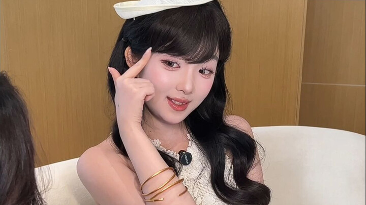 Ngược đời thành cặp đôi gián chuột, túi giả trở về tĩnh lặng đành phải nhảy múa.