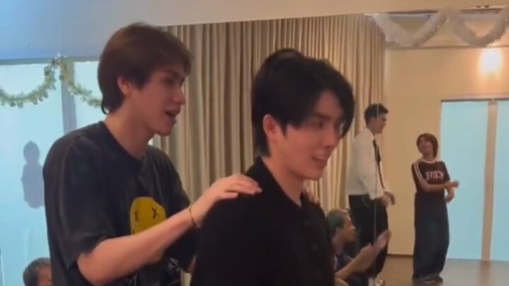 【SmartBoom】Today's teaching routine features dance teacher Smart and his student Boom, whose limbs a