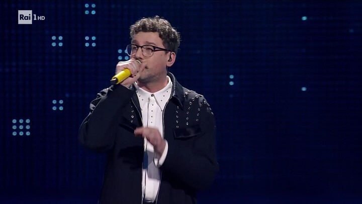 Sanremo 2025 seconda serata Willie Peyote canta Grazie ma no grazie