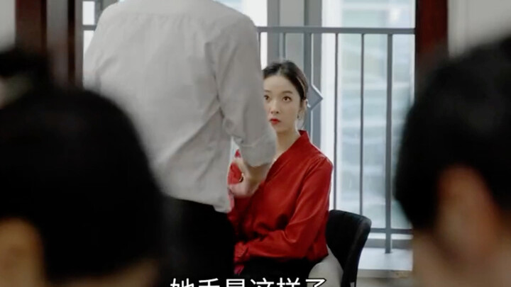 يبدو متردّدًا، لكنه في الحقيقة يمسك بزمام الأمور تمامًا...