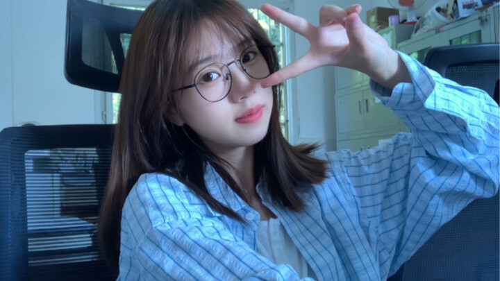 Siswa-siswaku memujiku cantik lho